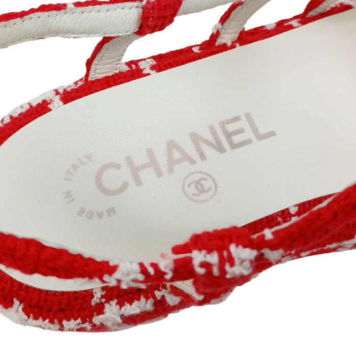 CHANEL  
标志性厚底粗跟  
粗花呢厚底凉鞋