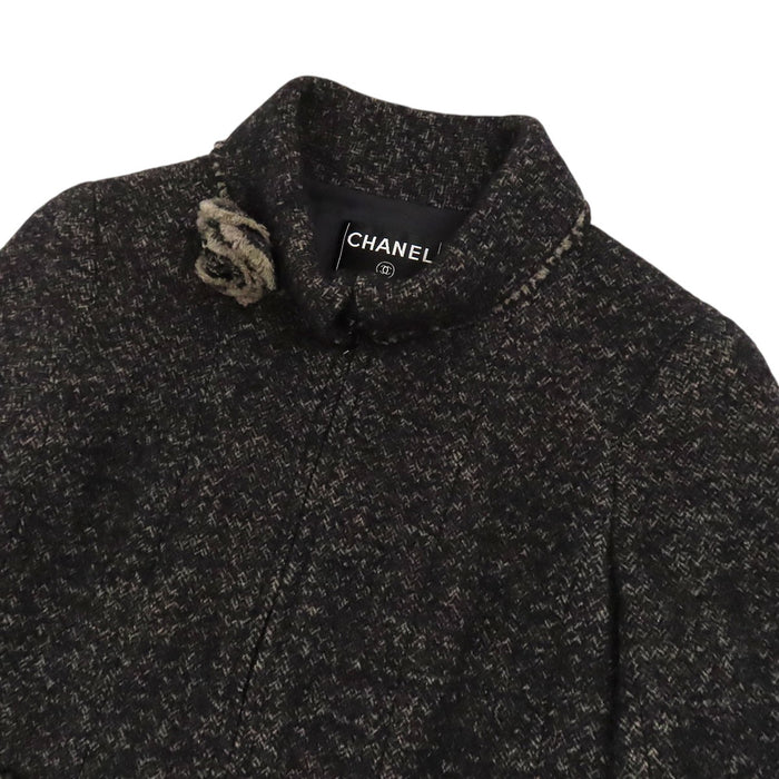 CHANEL
05A COCO CC bottone Coco
Logo Coco Mark cappotto in tweed con zip
Camelia