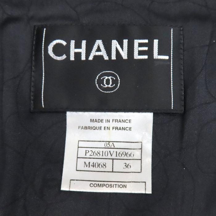 CHANEL
05A COCO CC bottone Coco
Logo Coco Mark cappotto in tweed con zip
Camelia
