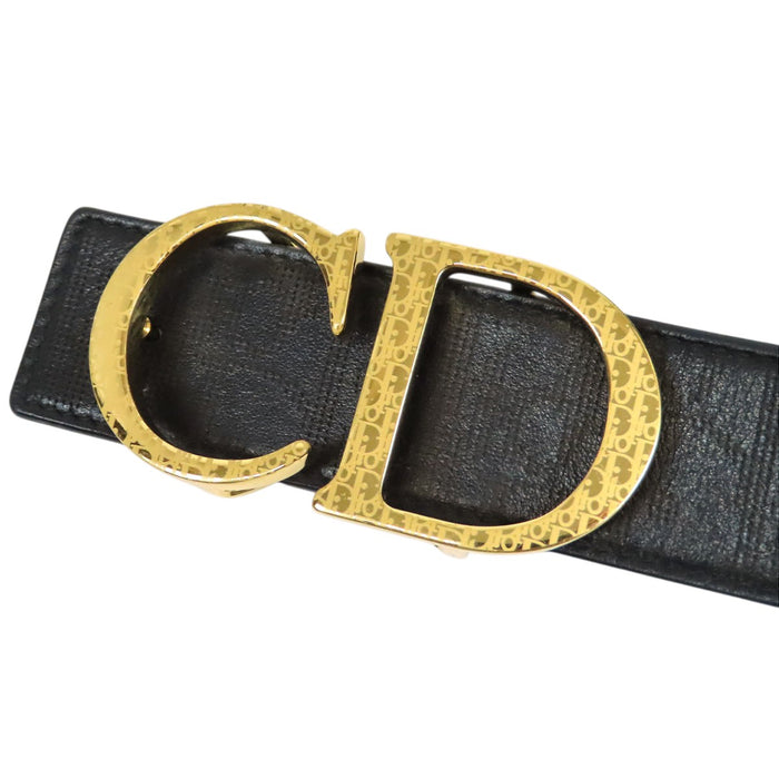 Dior  
Logo réversible avec garniture couleur or  
Boucle CD Oblique Galaxy ceinture en cuir