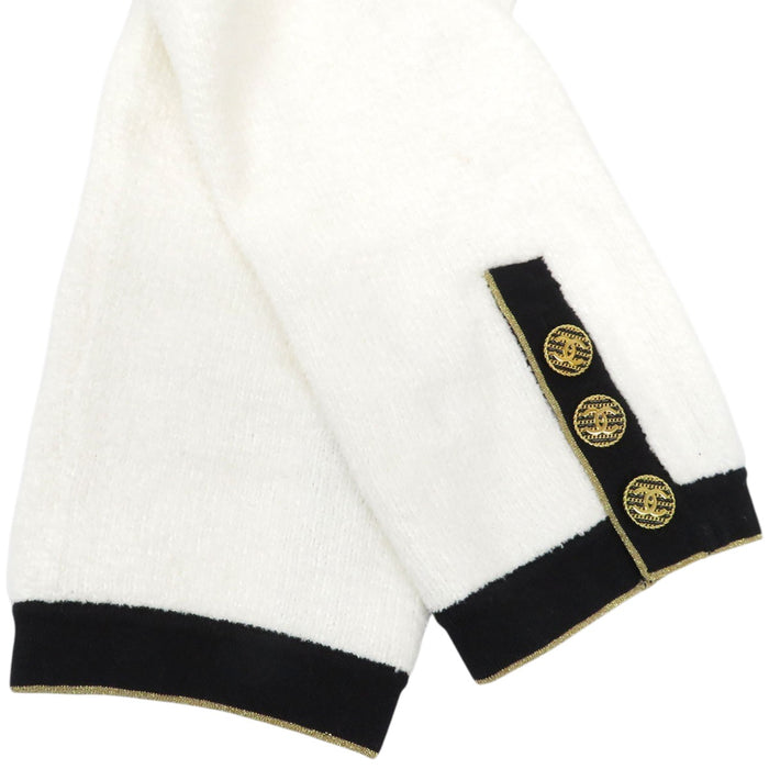 CHANEL  
COCO CC Bouton bicolore métal couleur or  
Robe en coton avec logo Coco
