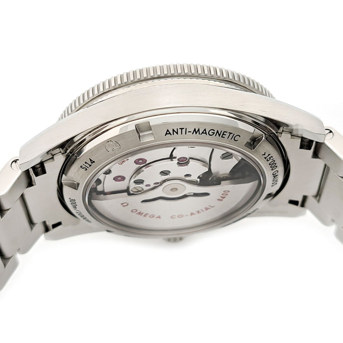 OMEGA  
海馬300米  
附盒及保卡