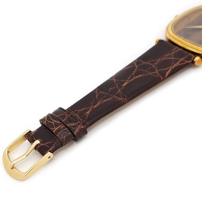 JAEGER-LECOULTRE 
Boîtier coussin cadran œil de tigre cal.818/3