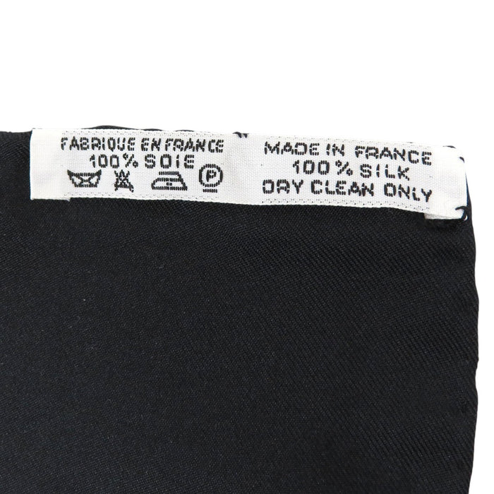 HERMES  
絲綢 大方巾  
Carré 90 TURBANS DES REINES 王妃的頭巾 圍巾