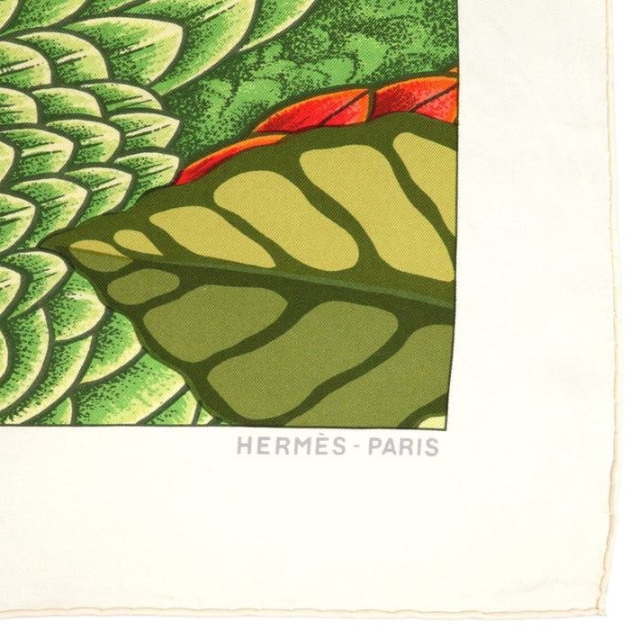 HERMES 
Silk Large 
Carré 90 LES PERROQUETS DETAIL Parrot Scarf