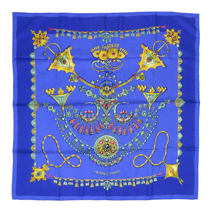 HERMES 
Grand foulard en soie avec logo 
Carré 90 PARURES DES SABLES Foulard accessoires du désert
