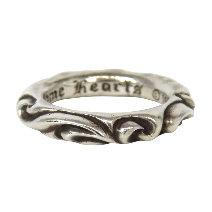 CHROME HEARTS 
Bague CH SCRL BAND argent gravée 1994 
Bague bande à motifs enroulés