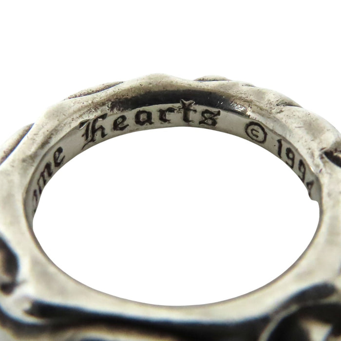 CHROME HEARTS 
Bague CH SCRL BAND argent gravée 1994 
Bague bande à motifs enroulés