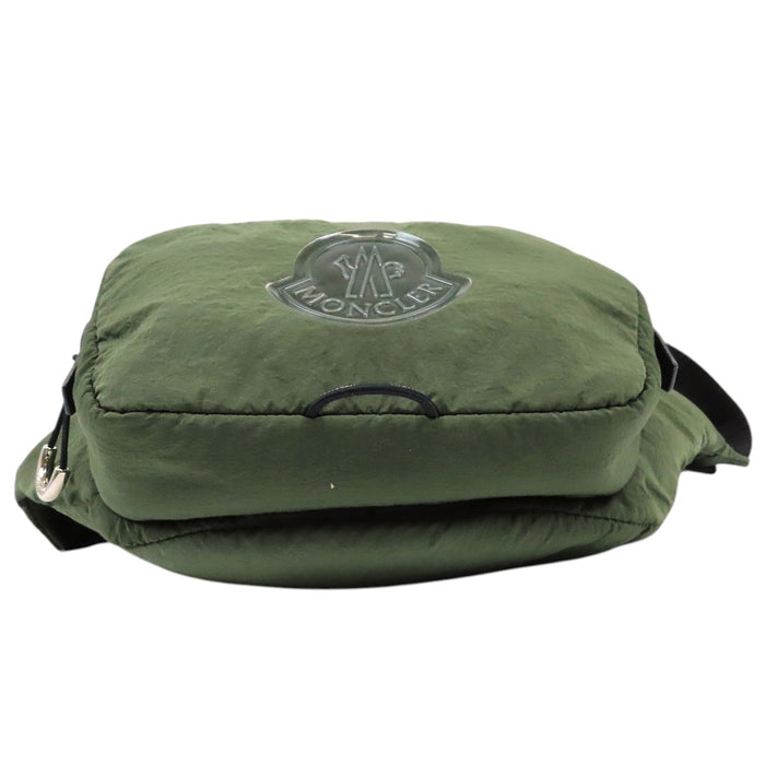 MONCLER 
Patch logo en nylon 
Sac banane DURANCE