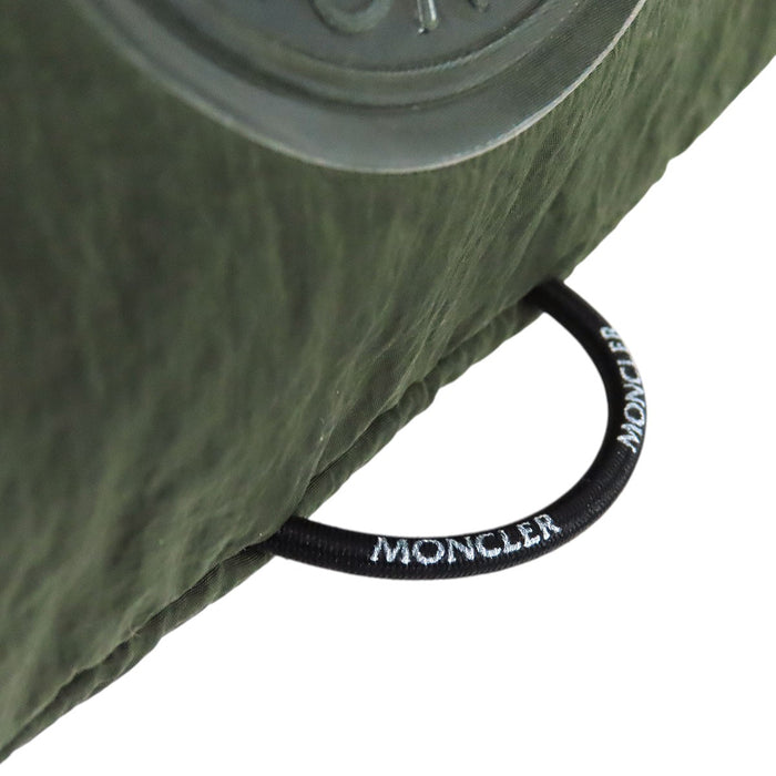 MONCLER 
Patch logo en nylon 
Sac banane DURANCE