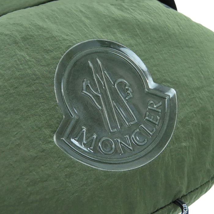 MONCLER 
Patch logo en nylon 
Sac banane DURANCE