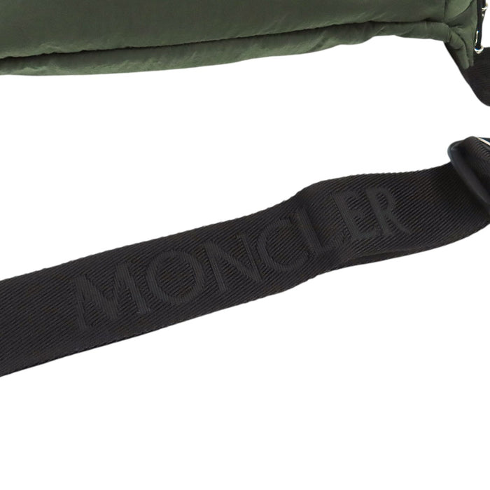 MONCLER 
Patch logo en nylon 
Sac banane DURANCE