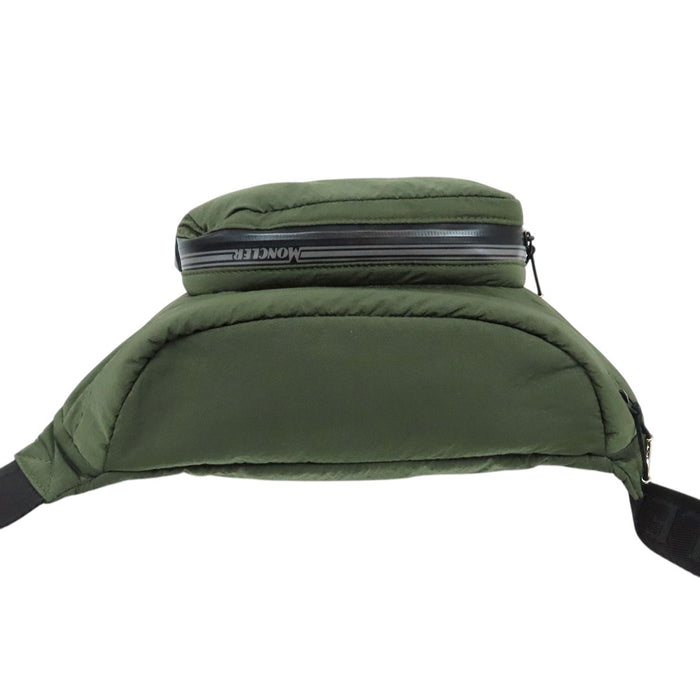 MONCLER 
Patch logo en nylon 
Sac banane DURANCE