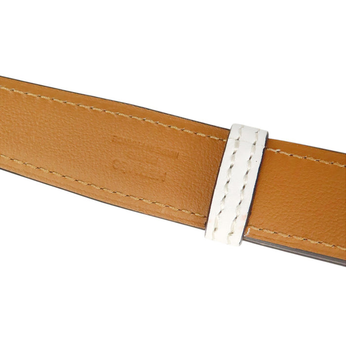 HERMES  
Ceinture en cuir avec métal doré gravé Y  
Mors de cheval