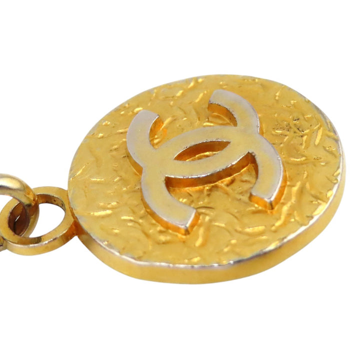 CHANEL  
COCO CC logo 1982 métal couleur or  
Ceinture chaîne vintage avec logo Coco