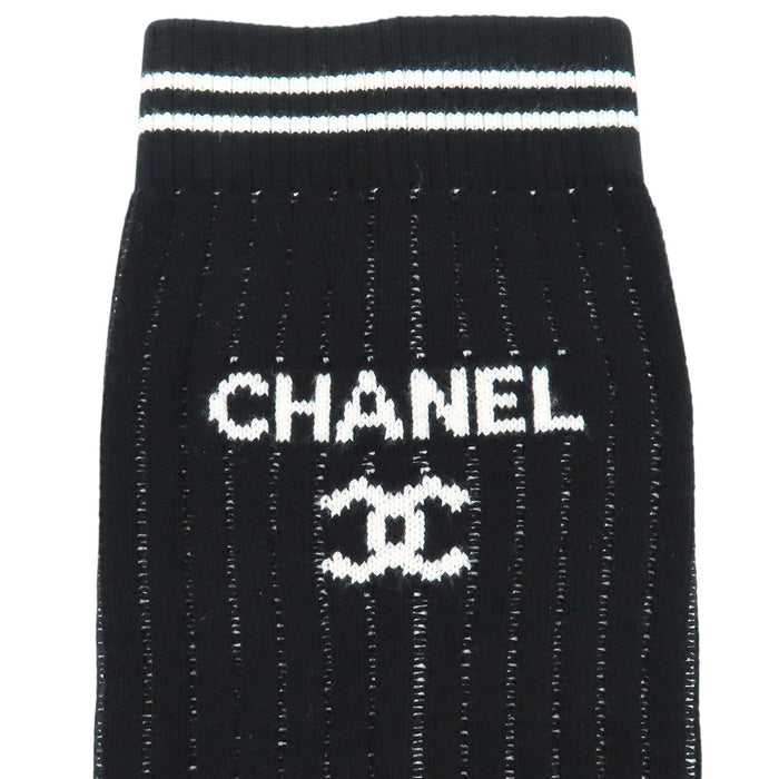 CHANEL  
COCO CC logo pull côtelé  
Chaussettes chauffe-jambes avec logo Coco