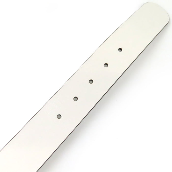 GUCCI  
GG Lovely ceinture en cuir avec bouclerie couleur or  
Cœur avec G entrelacés