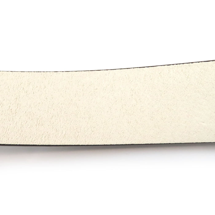 GUCCI  
GG Lovely ceinture en cuir avec bouclerie couleur or  
Cœur avec G entrelacés