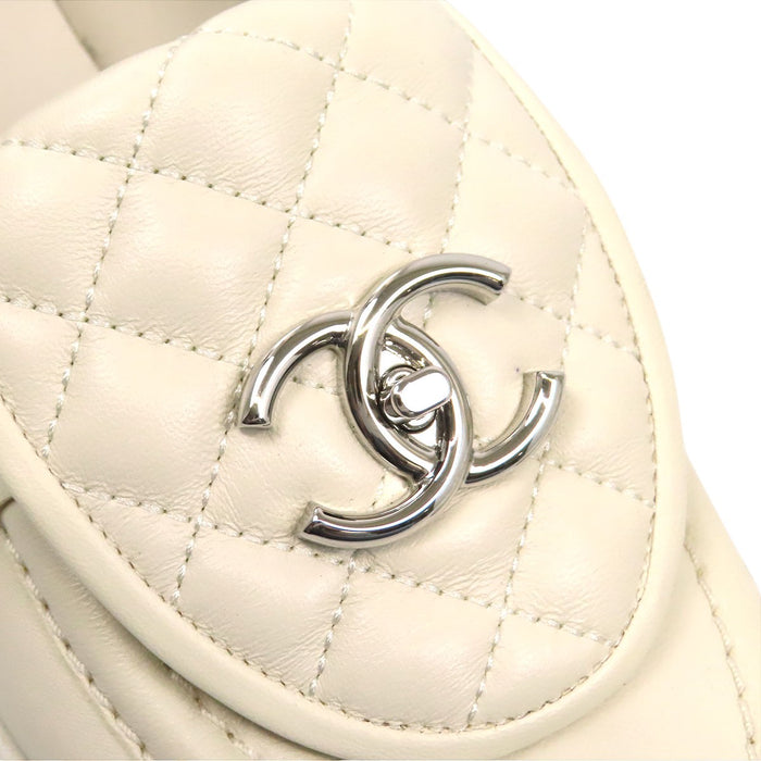 CHANEL 
COCO CC ロゴ マトラッセ レザー シルバーカラー金具 20B 
ココマーク ターンロック ローファー