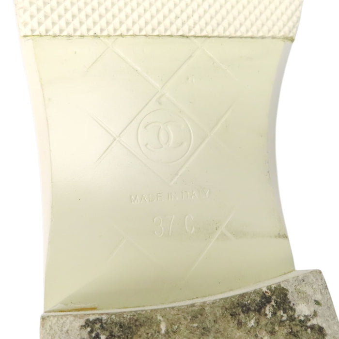 CHANEL  
COCO CC logo matelassé cuir ferrures couleur argent 20B  
Mocassins à boucle tournante avec logo Coco