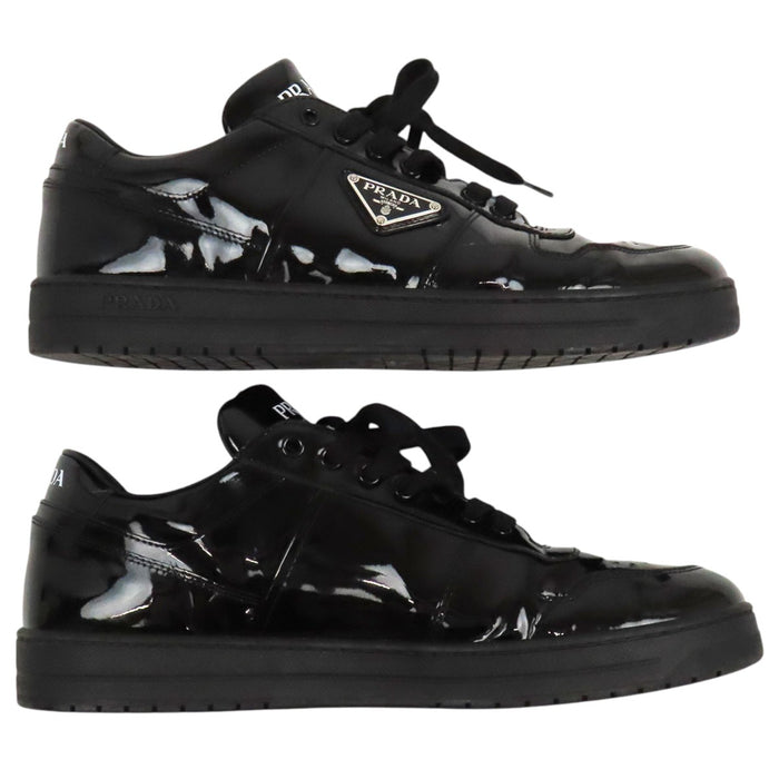 PRADA 
Logo triangle Cuir verni bas 
Baskets émaillées Downtown