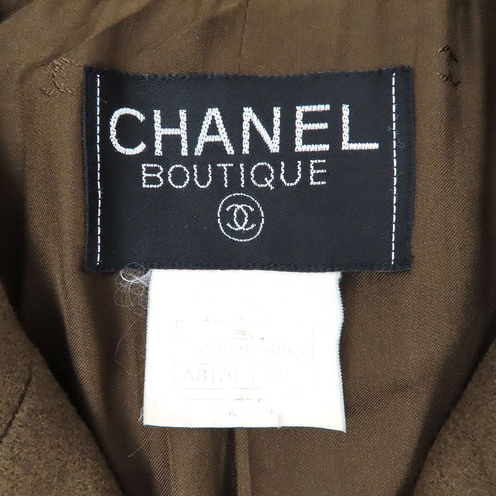 CHANEL 
96A Boutons Coco CC en laine vintage à simple boutonnage 
Veste avec boutons gripoire Coco