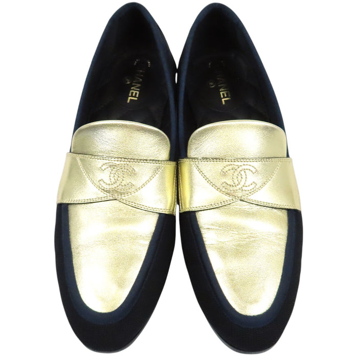 CHANEL  
COCO CC logo 17C tissu cuir  
Mocassins logo Coco