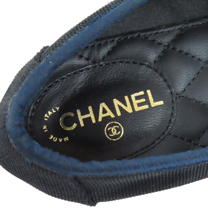 CHANEL  
COCO CC logo 17C tissu cuir  
Mocassins logo Coco