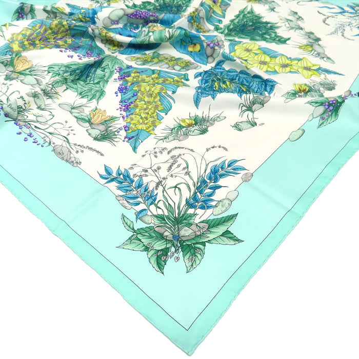 HERMES  
Foulard grand format en soie  
Carré 90 Pythagore ピタゴラス
