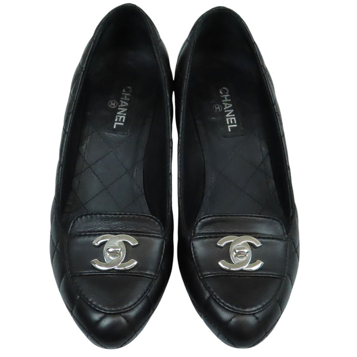 CHANEL 
COCO CC シルバーカラー金具 
ココマーク マトラッセ ターンロック レザー パンプス