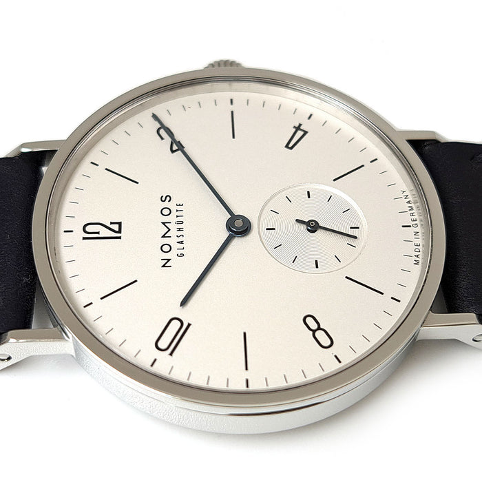 NOMOS 
Tangente 
con scatola e garanzia