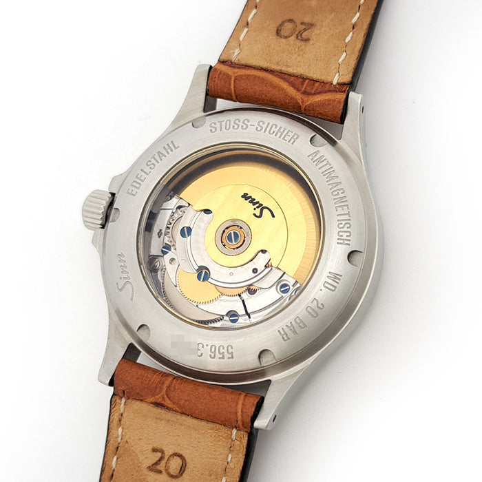 Sinn 
556 飛びアラビア ホワイトダイヤル