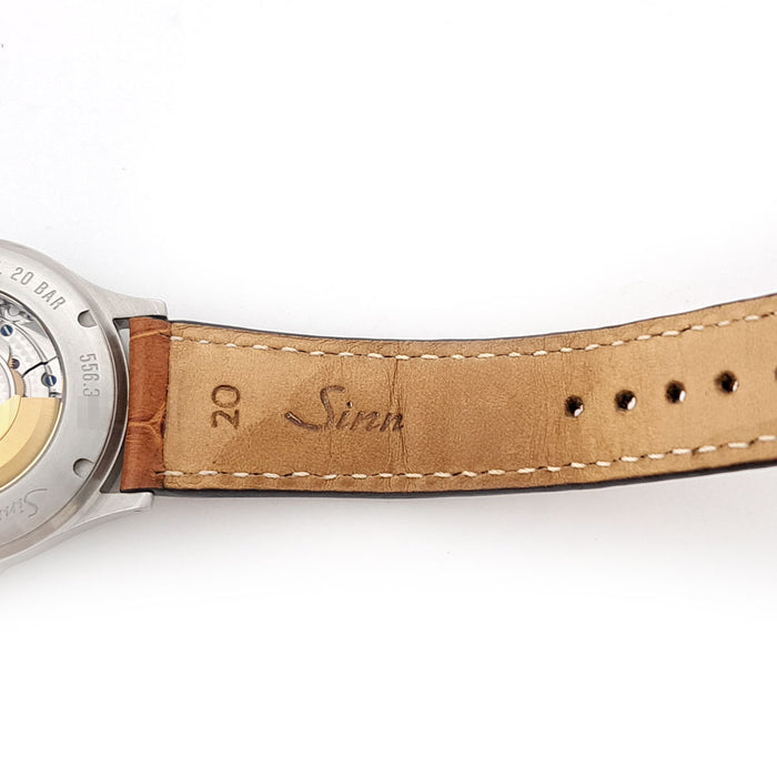 Sinn 
556 飛びアラビア ホワイトダイヤル