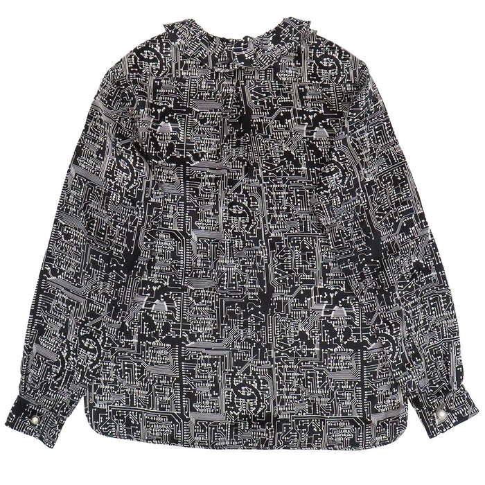 CHANEL  
COCO CC logo motif intégral bouton perle costume volant 17S  
Chemise manches longues en soie avec logo Coco