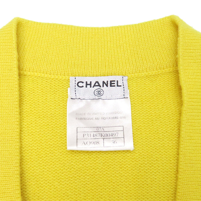 CHANEL  
COCO CC 07A Bouton Coco  
Cardigan long en cachemire avec logo Coco