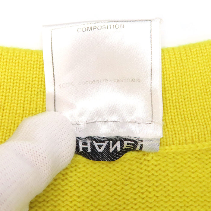 CHANEL  
COCO CC 07A Bouton Coco  
Cardigan long en cachemire avec logo Coco