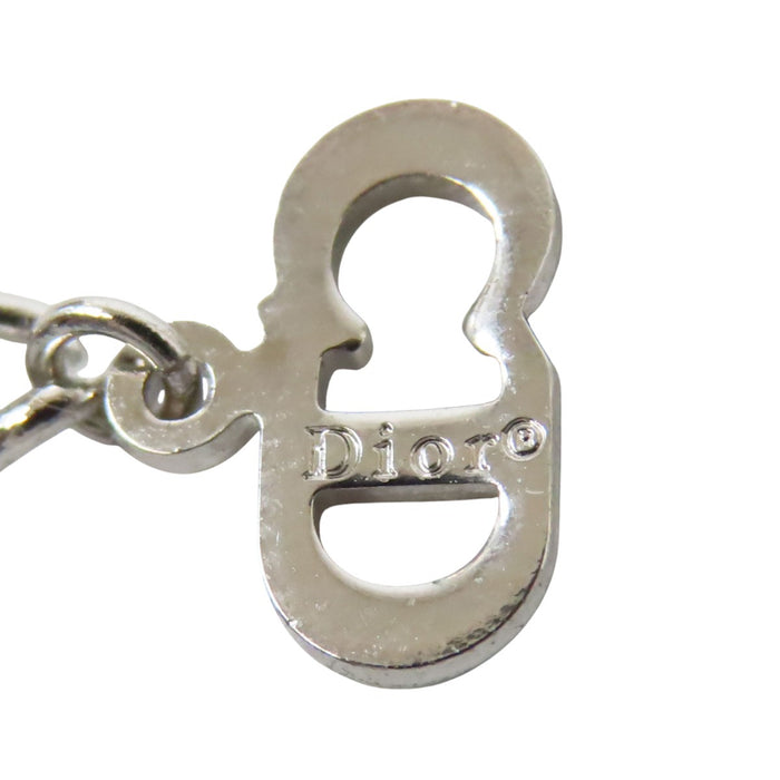 Dior 
Collier CD logo en métal couleur argent numéro 2 
Trottinette