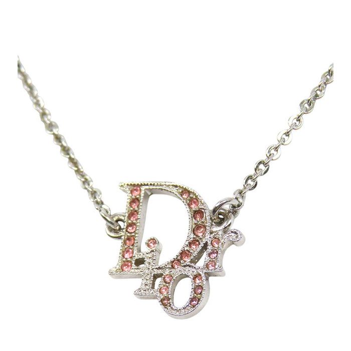 Dior  
Logo Trotter metallo color argento con strass colorati  
Collana con logo e strass