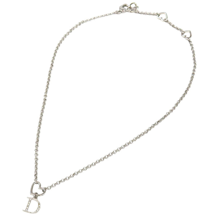 Dior 
Collier cœur ouvert et D ouvert avec logo et strass 
Fermoir couleur argent
