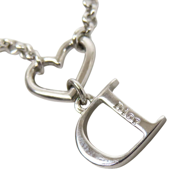 Dior 
Collier cœur ouvert et D ouvert avec logo et strass 
Fermoir couleur argent