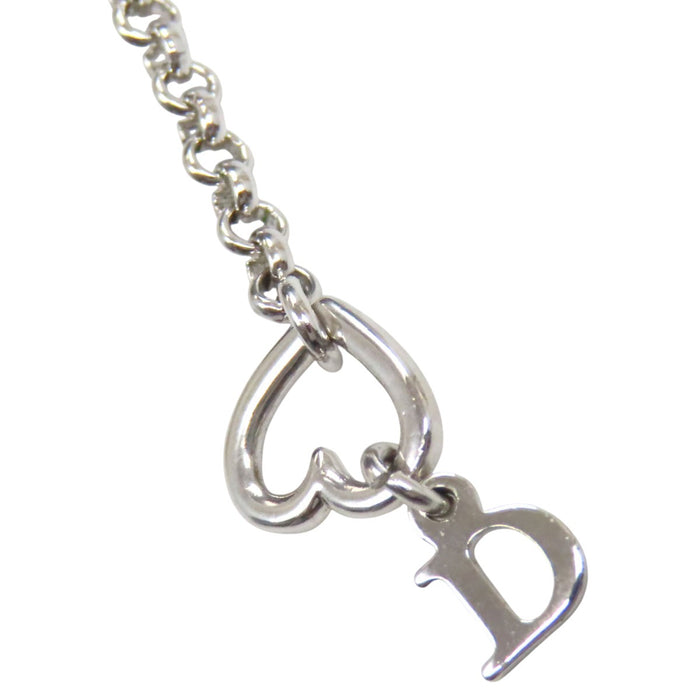 Dior 
Collier cœur ouvert et D ouvert avec logo et strass 
Fermoir couleur argent