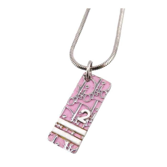 Dior  
Collier plaque Trotteur numéro 2 en métal couleur argent