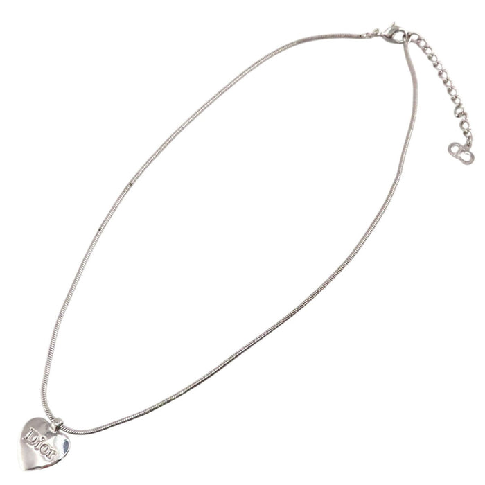 Dior 
Collier cœur logo vintage en métal couleur argent