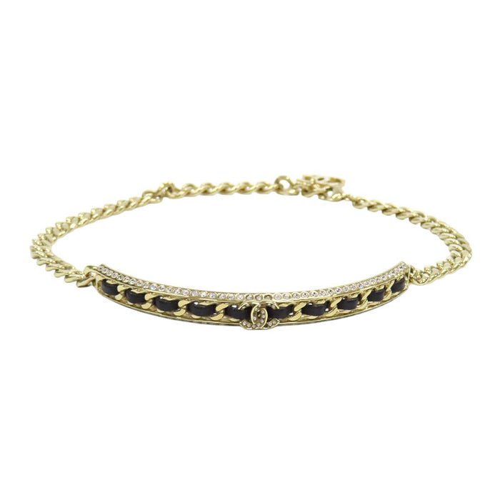 CHANEL 
Collier ras-du-cou B23P COCO CC logo en métal couleur or 
Marque Coco en cuir et strass