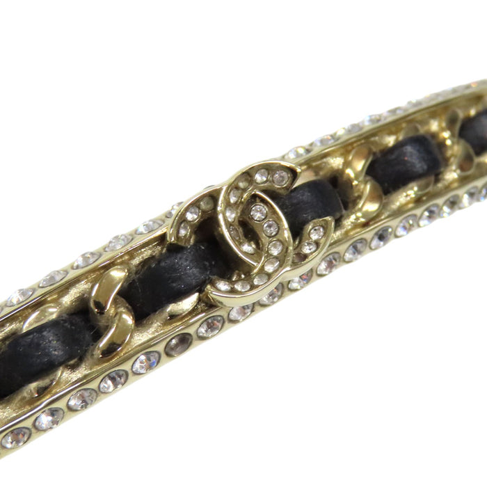 CHANEL 
Collier ras-du-cou B23P COCO CC logo en métal couleur or 
Marque Coco en cuir et strass