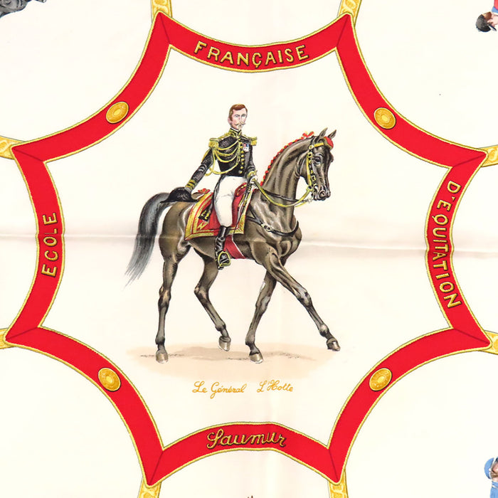HERMES 
Grand carré soie 
Carré 90 Le General LA Hotte Foulard 
École nationale d'équitation française