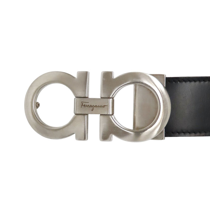Salvatore Ferragamo  
Cintura reversibile in pelle con doppio Gancini in metallo color argento