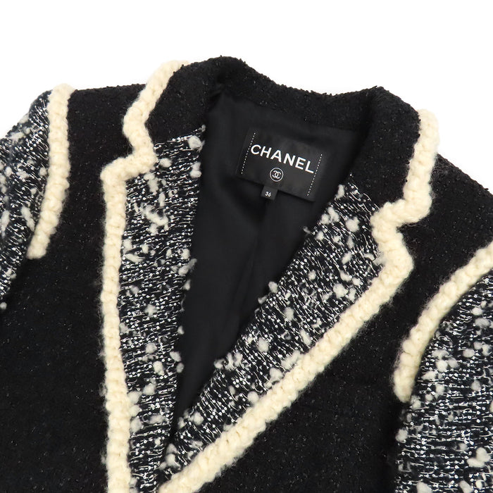 CHANEL  
COCO CC bottone logo cashmere  
giacca in tweed con logo Coco Mark e inserti