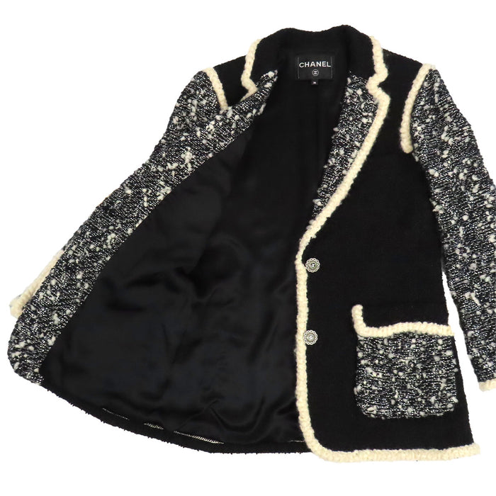 CHANEL  
COCO CC bottone logo cashmere  
giacca in tweed con logo Coco Mark e inserti