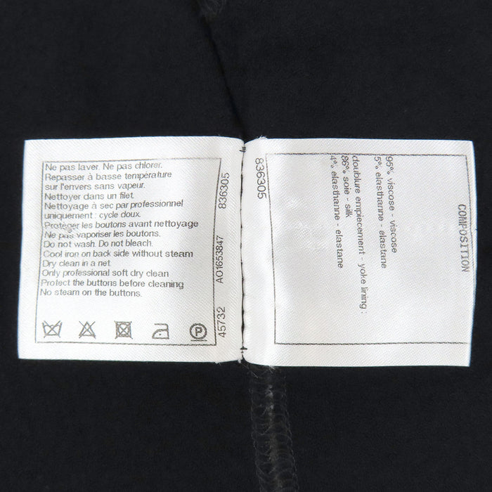 CHANEL  
COCO CC Bouton Coco  
Veste sans col avec logo Coco